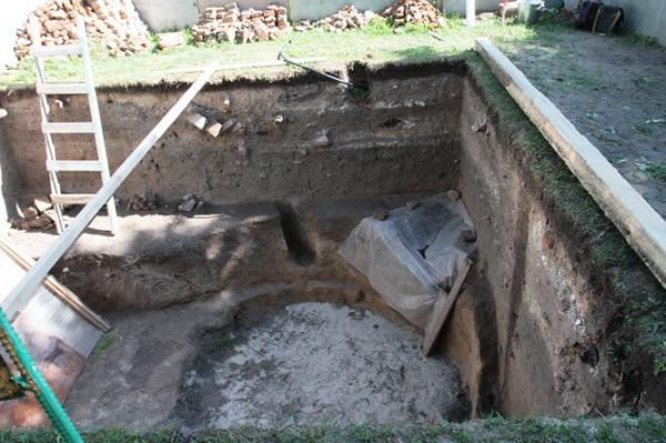 Біля Софії Київської археологи виявили поховання старіше за сам собор