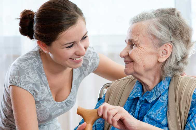 Спілкування зі старенькими родичами – безцінний досвід