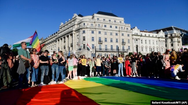 В Угорщині на законодавчому рівні заборонили пропаганду ЛГБТ у школах