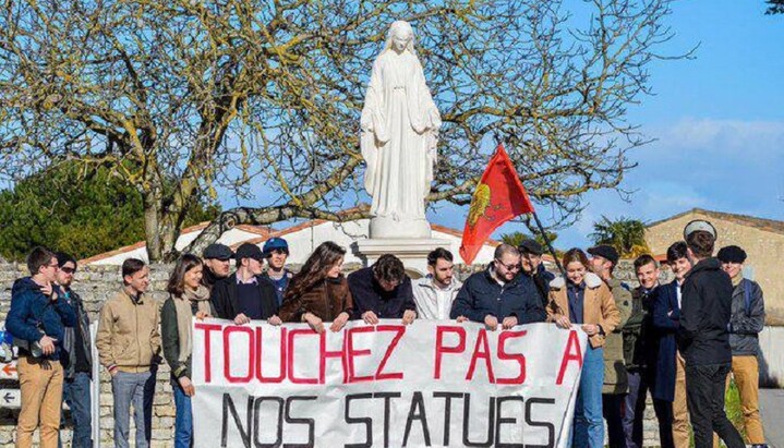 У Франції постановили знести статую Богородиці