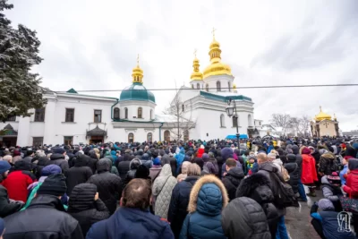 Молимося, щоб у Лаврі й далі горіла лампада молитви