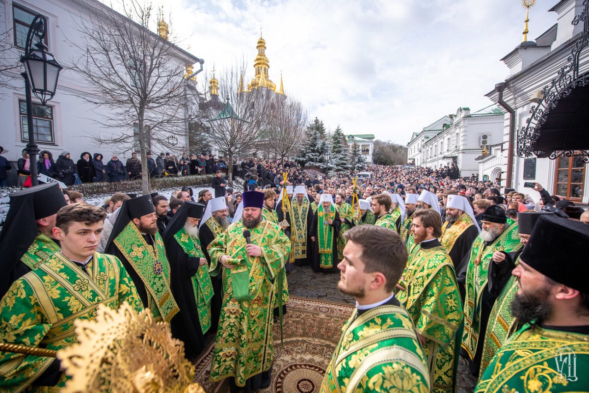 Молимося, щоб у Лаврі й далі горіла лампада молитви