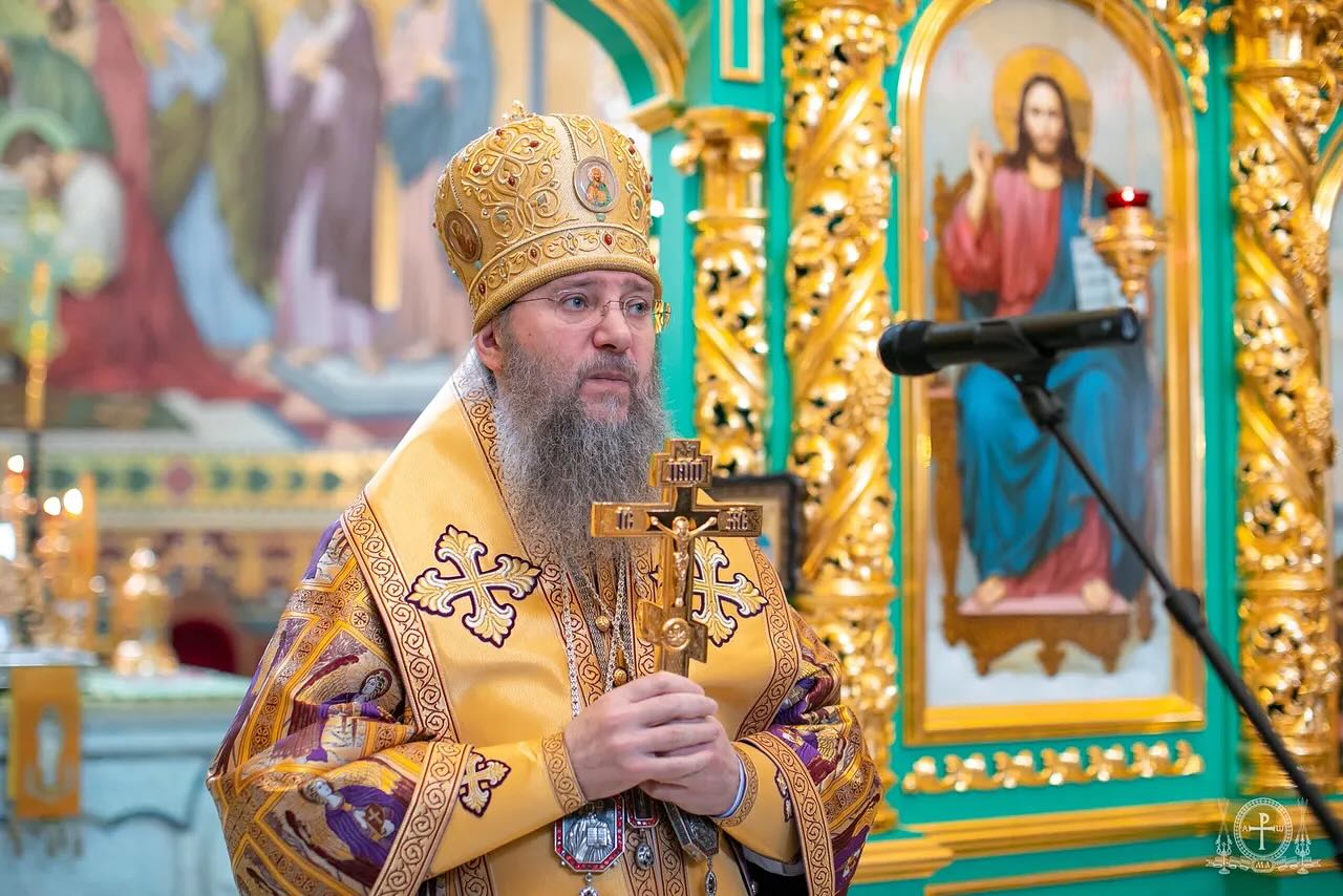 Боротися з тими, хто вводить в оману