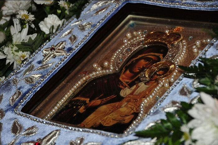 Як Богородиця зцілила дівчинку Своєю іконою, а потім прийшла до неї