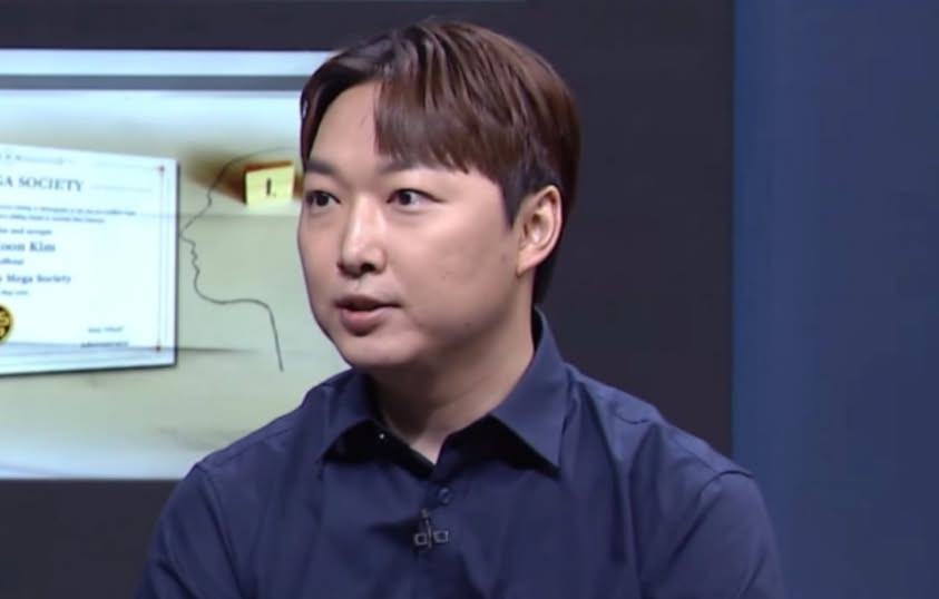 Найрозумніший чоловік заявляє про наукове доведення існування Бога