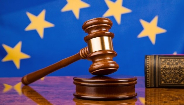 Суд ЄС: Заборона сурогатного материнства та використання соцмереж до 16 років