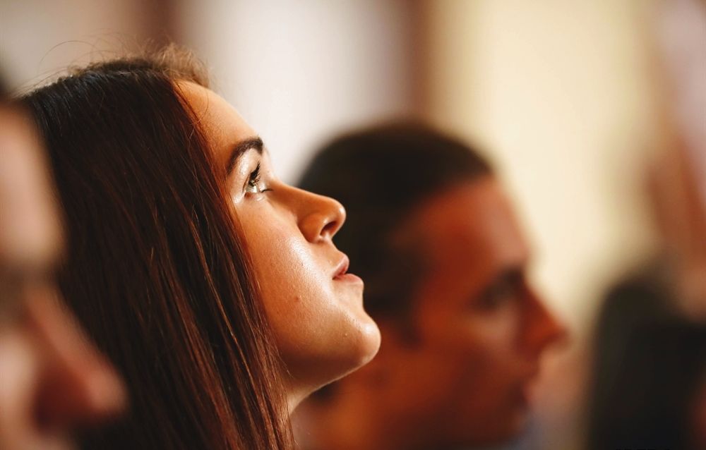 Молодь світу повертається до віри