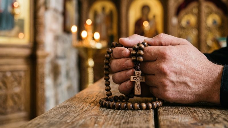 Чи можна молитися за грішників, які не залишають гріх?