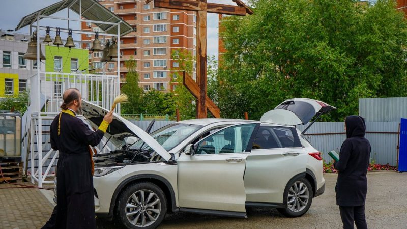 Чи потрібно освячувати автомобіль?