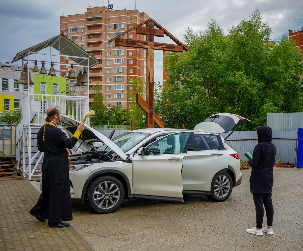 Чи потрібно освячувати автомобіль?